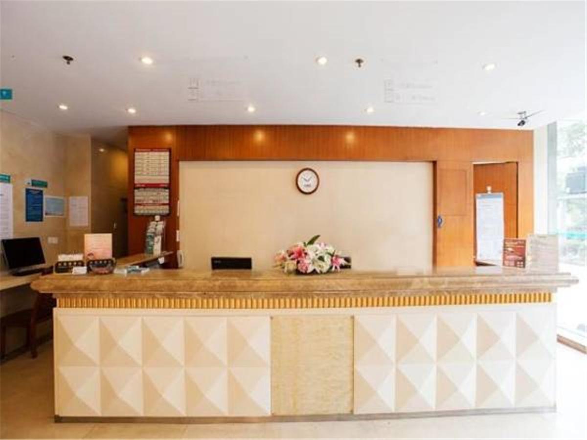 Jingjiang Inn Shanghai Baoyang Pier Exterior foto